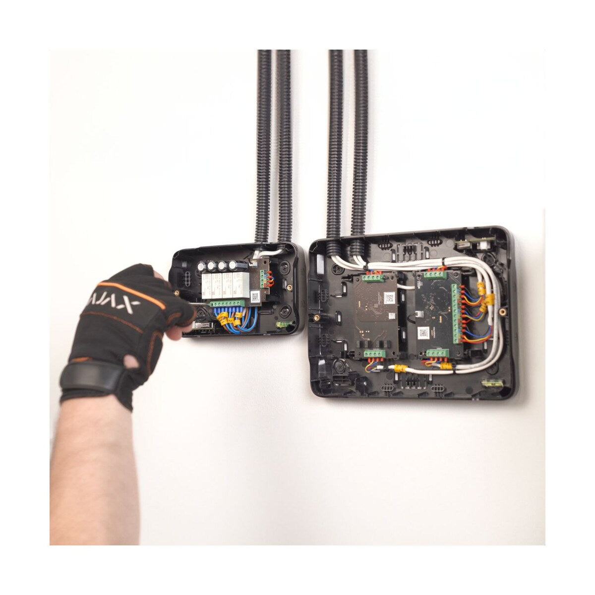 Ajax Case B (175) with dimensions of 175 × 225 × 57 mm has 2 slots for Superior LineProtect Fibra, Superior LineSplit Fibra, Superior MultiTransmitter IO (4X4) Fibra, or Superior MultiRelay Fibra