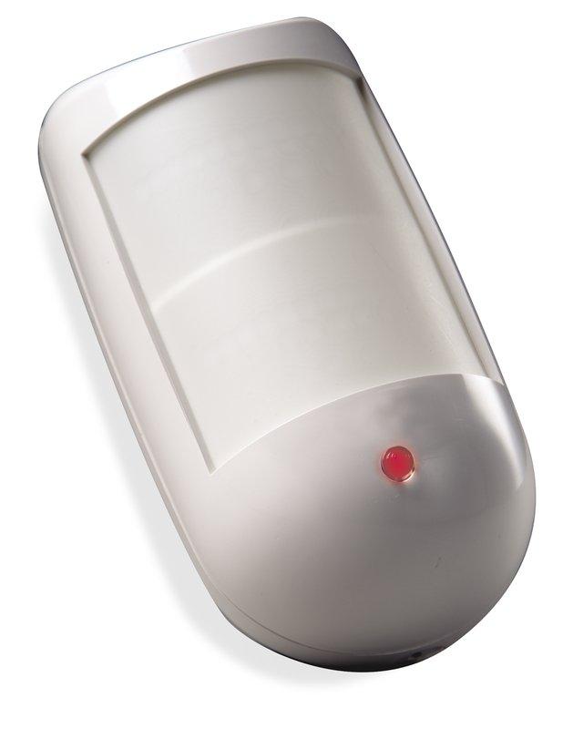DSC* Bravo6 Twin Dual-Element PIR Motion Detector with PET Immunity (up to 39KGS)
